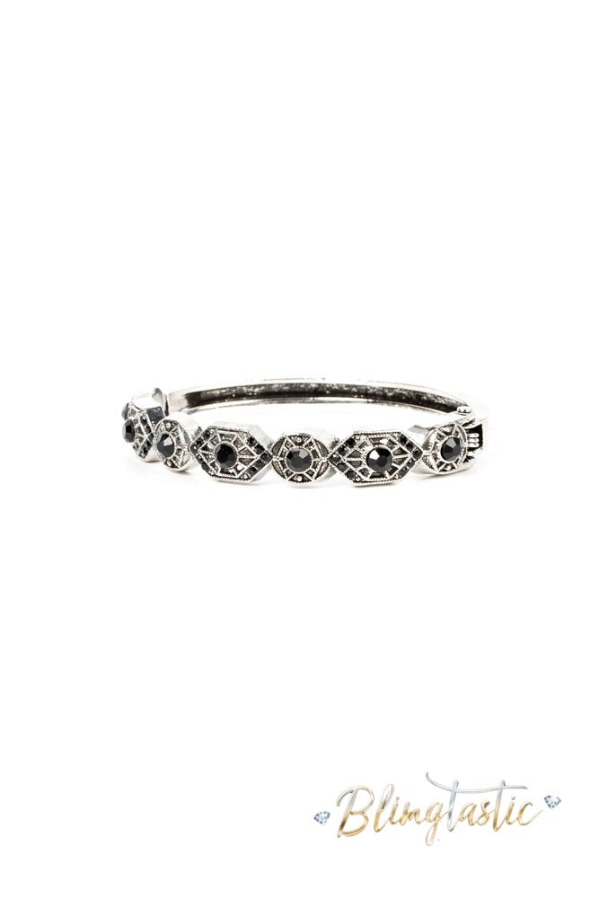 Eye-Opening Opulence - Black